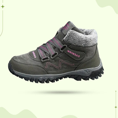 Women's fur-lined winter walking and trekking shoes