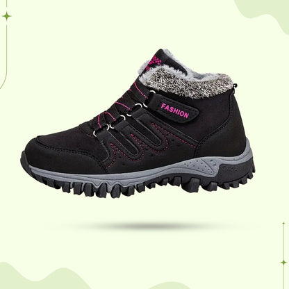 Women's fur-lined winter walking and trekking shoes