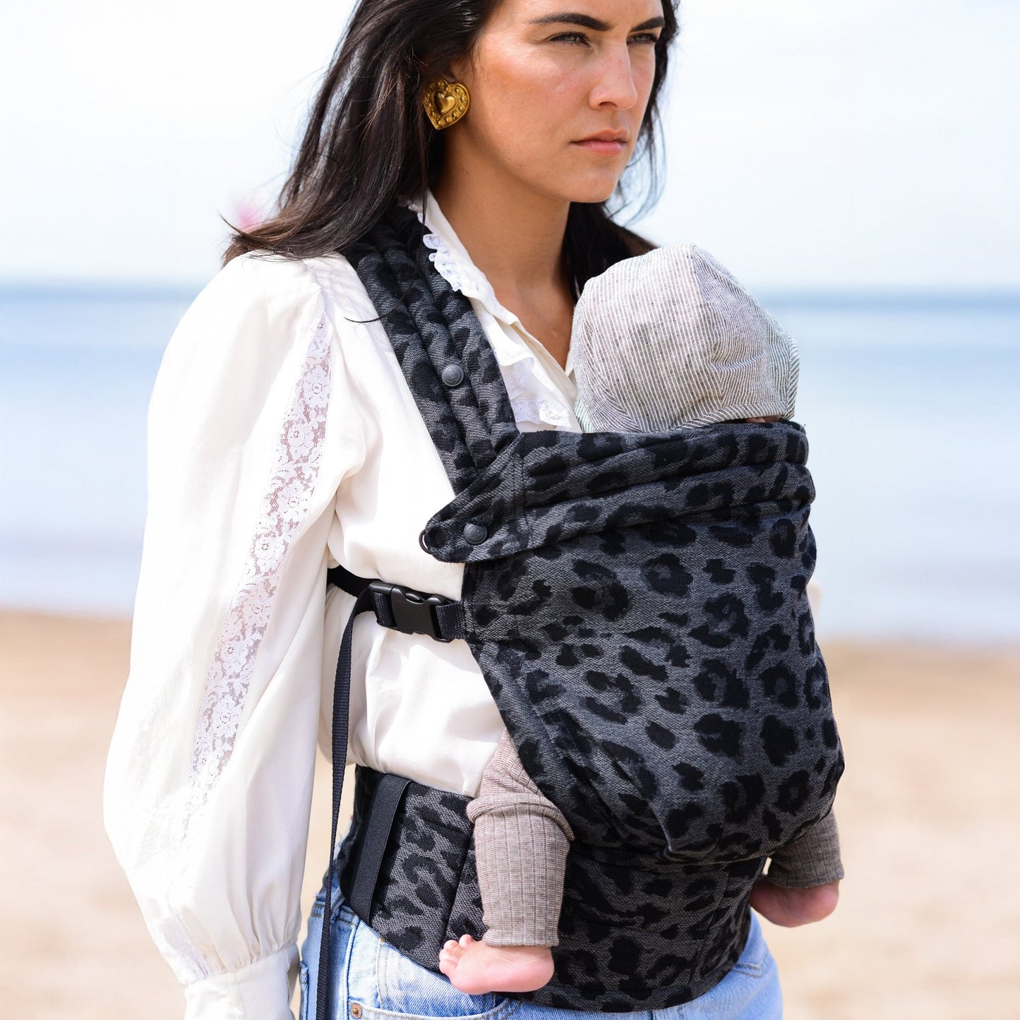 Classic ergonomic baby carrier for newborn to toddler