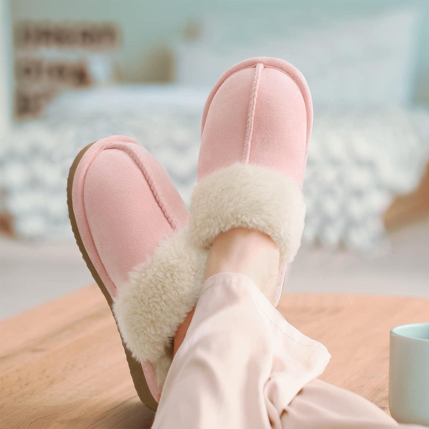 Comfy wool slippers with suede upper