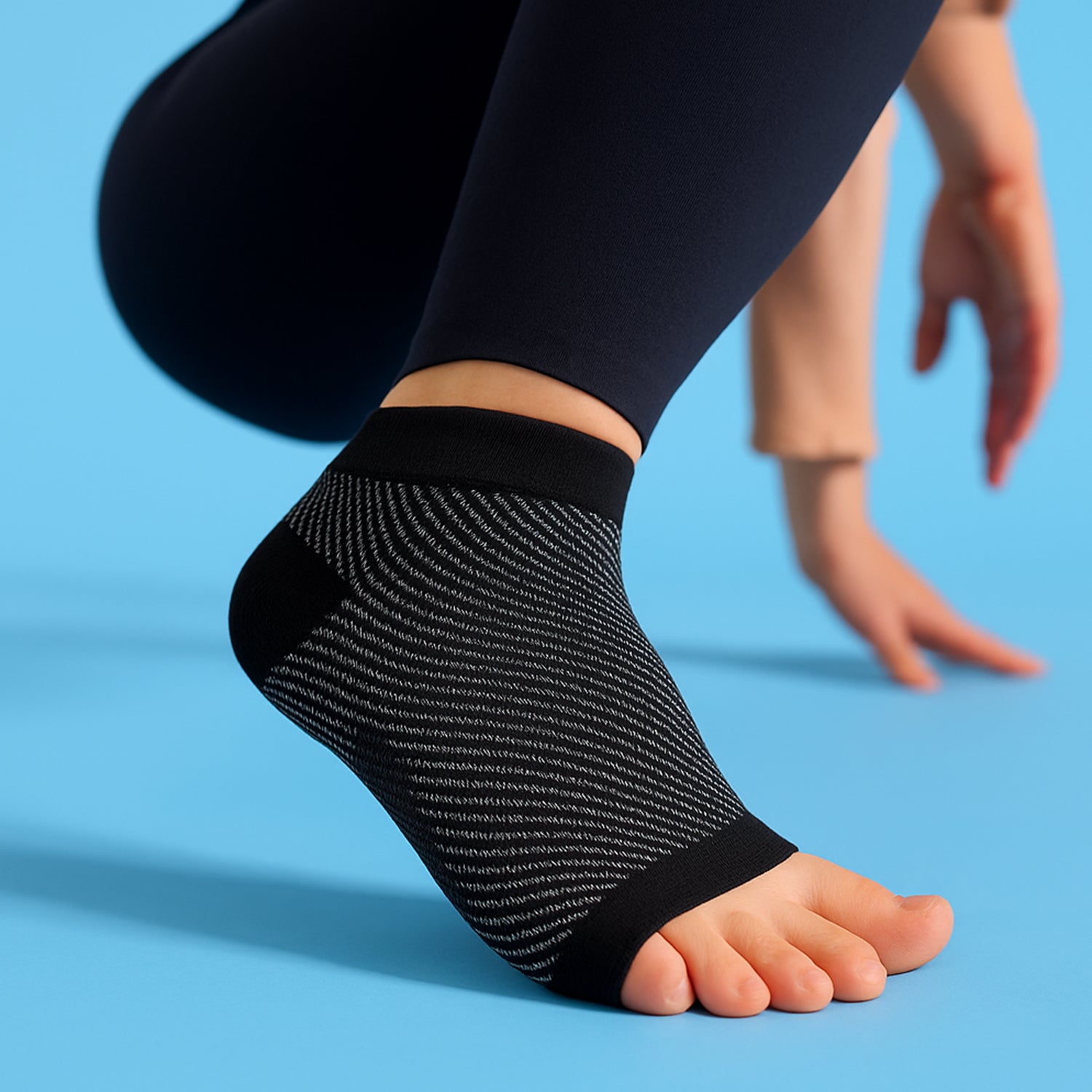 Open-toe plantar fasciitis compression sleeves for arch and heel support