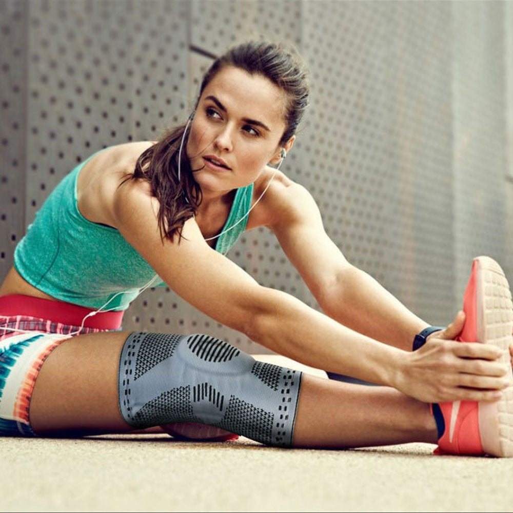 Adjustable knee brace with twin lateral stabilizers and patellar wrap