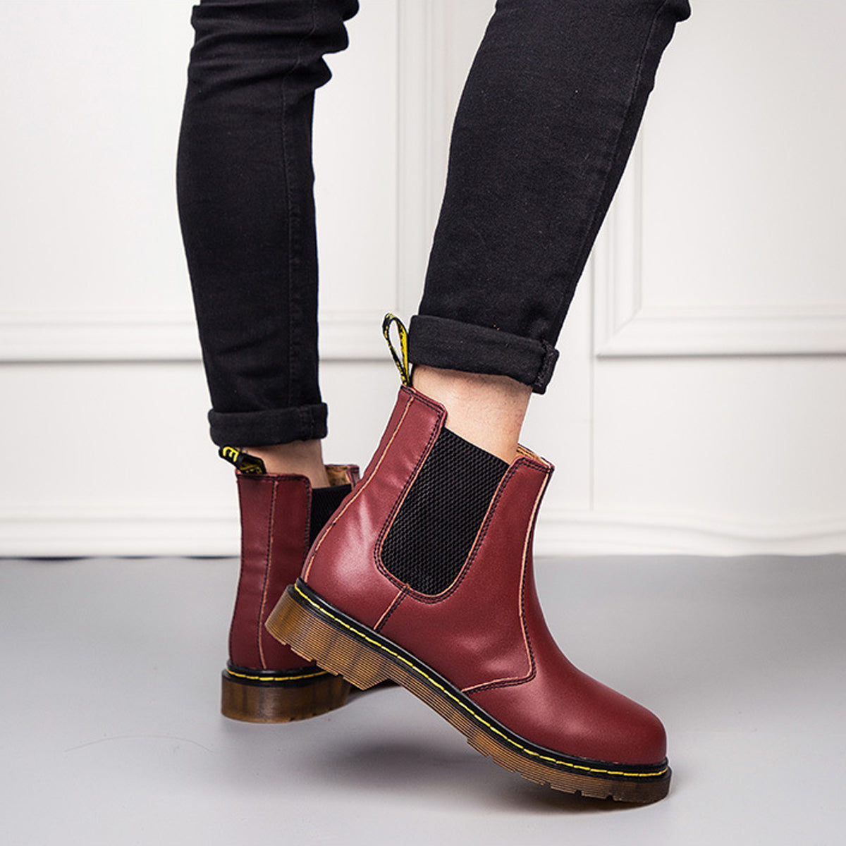 Unisex luxury Chelsea boots stable everyday elegance